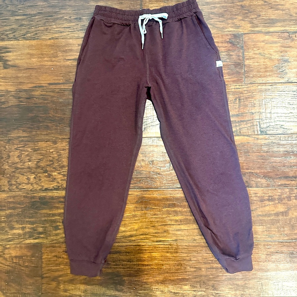 Vuori performance joggers size small